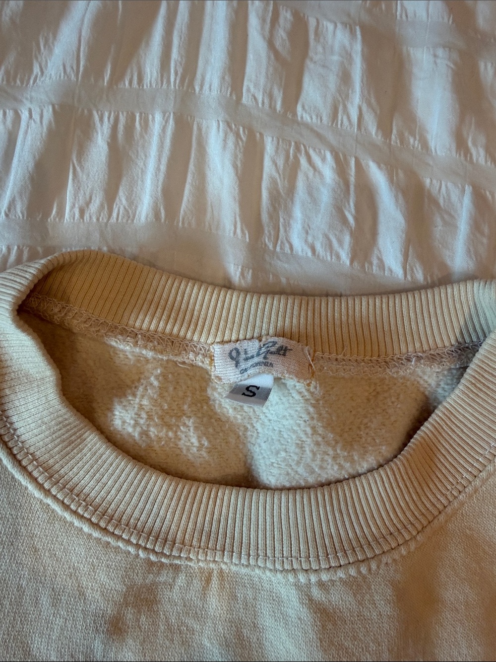 Brandy Melville Saint Barth Butter Yellow Cropped Crewneck - Picture 3 of 5